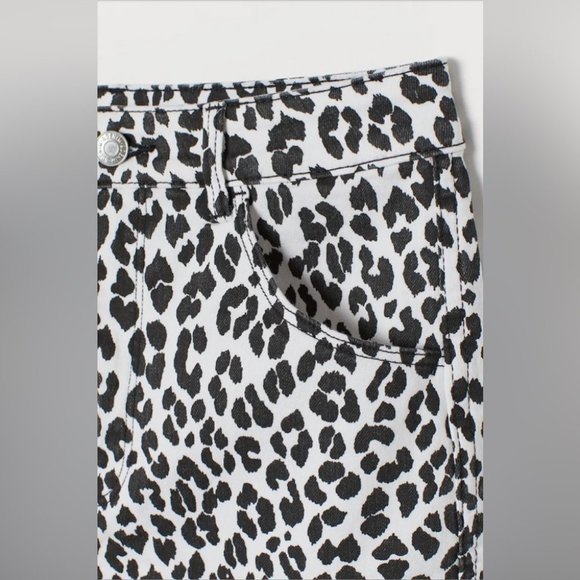 H&M Denim Mini Skirt Women’s Size 6 US White  Leopard Print Raw-Edge Hem NWOT - Picture 5 of 8